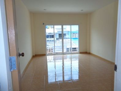 ขายอาคารพาณิชย์ 4 ชั้น ราคา 4.50 ล้านบาท ในอำเภอเมืองชลบุรี