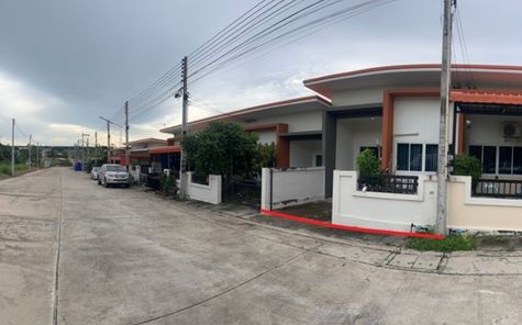 ขายทาวน์เฮ้าส์ 1ชั้น ในโครงการแผ่นดินทอง ลิฟวิ่ง โฮม 2 ราคา 1.80ล้านบาท ในอำเภอนิคมพัฒนา