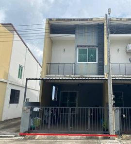 ขายทาวน์เฮาส์ 2 ชั้น ในโครงการโกลเด้นแลนด์ ดีไลท์ ราคา 2.35 ล้านบาท ในอำเภอปลวกแดง