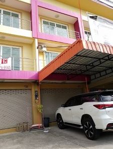 ขายอาคารพาณิชย์ 3 ชั้น ในโครงการมั่นเจริญสิริ ราคา 3.10 ล้านบาท ในอำเภอศรีราชา