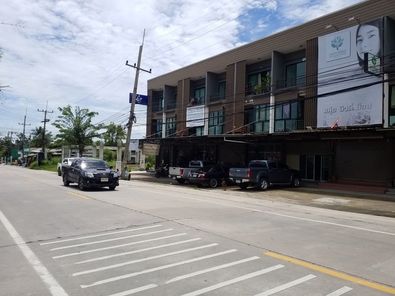 ขายอาคารพาณิชย์ 3 ชั้น ในโครงการดิไอเดียล ราคา 3.70 ล้านบาท ในอำเภอบางละมุง