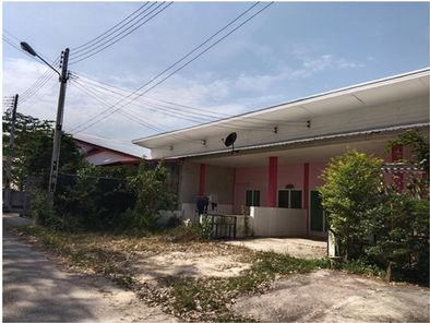 ขายทาวน์เฮ้าส์ 1 ชั้น ในโครงการบ้านสวยอยู่แล้วรวย ราคา 1.2 ล้านบาท ในอำเภอบ้านค่าย